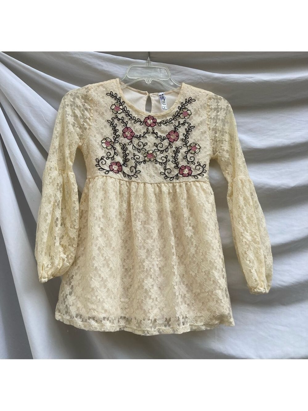 Beautees Lace Dress with Embroidered Flowers, Size Medium